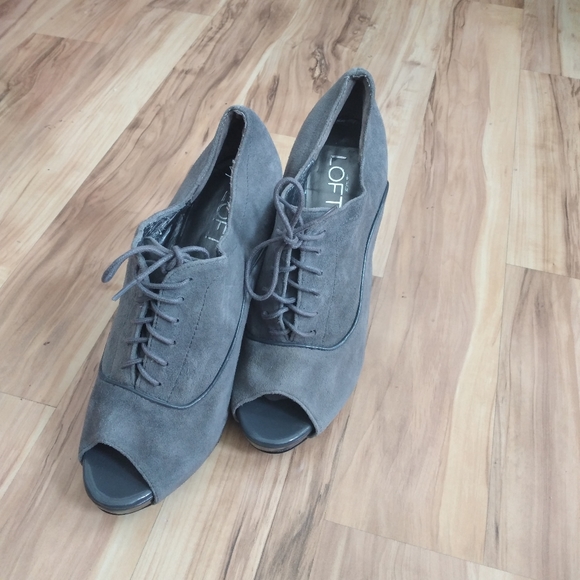 Ann Taylor Loft Unique Vintage Lace up heel shoes - Picture 4 of 11